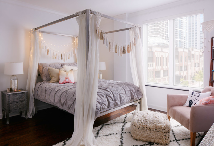 romantic canopy bed