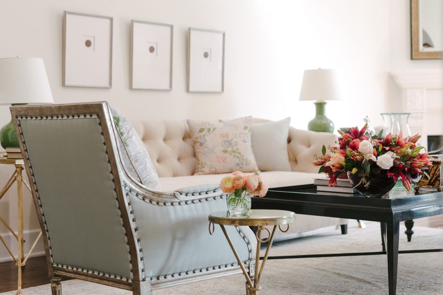 florals, traditional living room