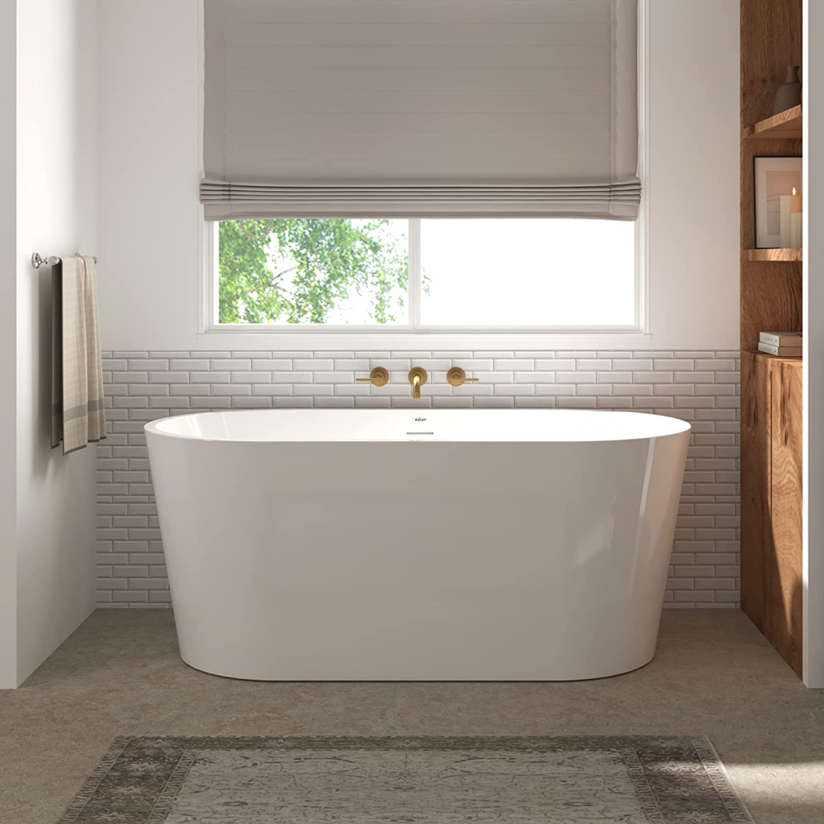 soaking tub or freestanding tub 