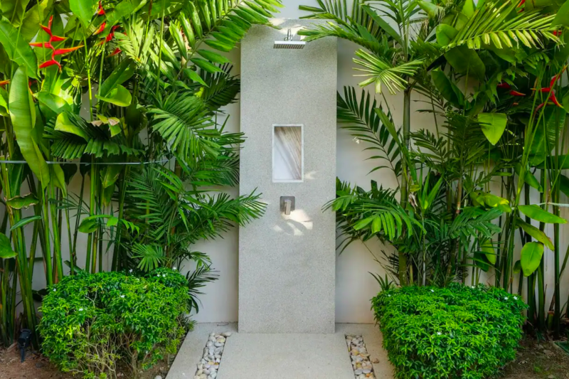 outdoor shower jungle design